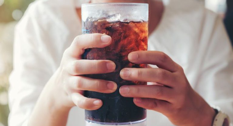 “الكولا دايت”.. آثار صحية سيئة خلال ساعة واحدة