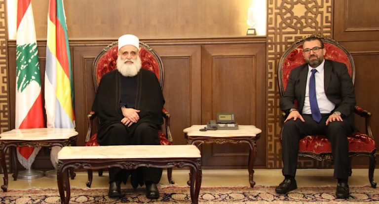 بالصور – وفد من التيار لمعايدة الشيخين سامي أبي المنى ونصر الدين الغريب