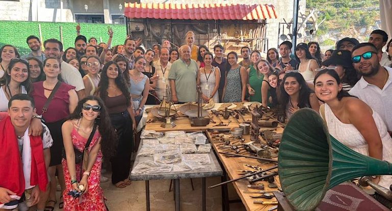 بالصور-استكشاف التاريخ والثقافة في بلدة ميفوق…مبادرة جذور ورؤيا تستضيف وفدًا من الجامعة اللبنانية الثقافية في العالم