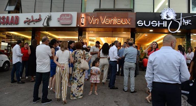 خاص-بالصور زحمة سير خانقة على أوتوستراد غزير …وهذا هو سببها.