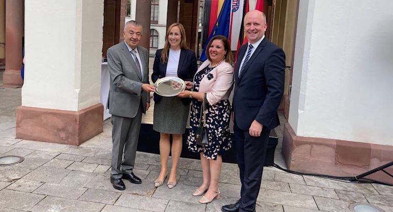 خاص-تكريماً لعمله القنصلي لمدة ٣١ عاماً: القنصل مروان كلاب يلقي كلمة نيابةً عن 109 دولة في مجلس النواب