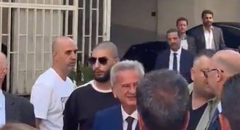 بالفيديو-بالزفة…حفل وداع لحاكم مصرف لبنان رياض سلامة!
