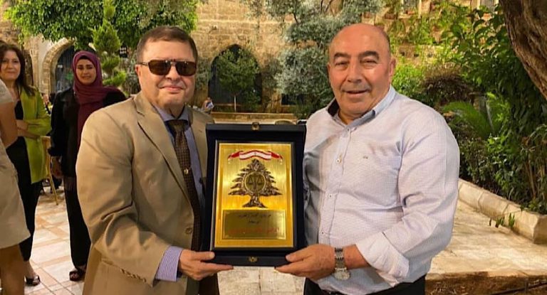 خاص-بالصورة:المقداد يكرم رئيس التفتش القضائي السابق مالك صعيبي