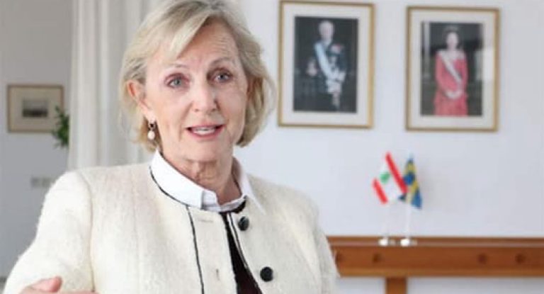 هل طُردت السفيرة السويدية من لبنان؟