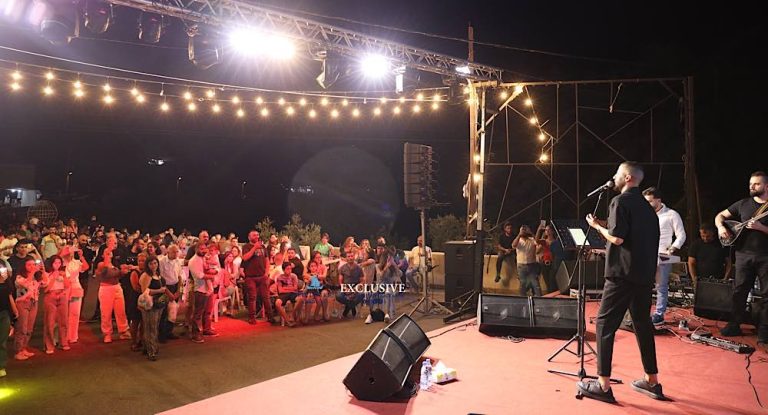 خاص-بالصور:”ولّع الجوّ” في حفلٍ لامس الخمسة آلاف…النجم مروان يوسف يُشعل الجمهور في مهرجان ميفوق