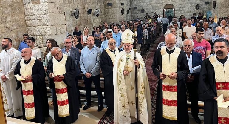 بالصور-قداس لمناسبة عيد شفيع بلدة مشمش في ختام مهرجان درب العيد