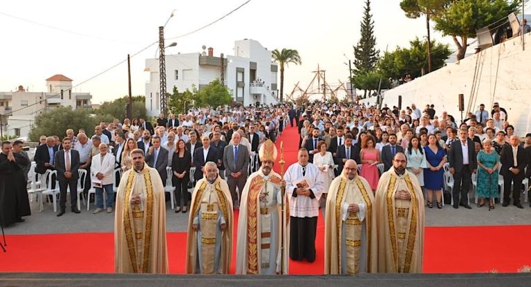 بالصور-الرئيس العام للرّهبانية الأنطونية الأباتي جوزف بو رعد يحتفل بقداس الشكر في بلدته البوار