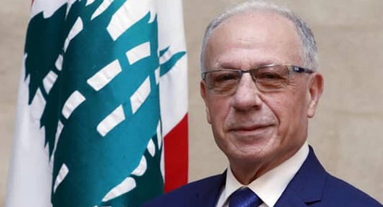 عاجل-وزير الدفاع يكشف: كان هناك سيارة تطاردني!