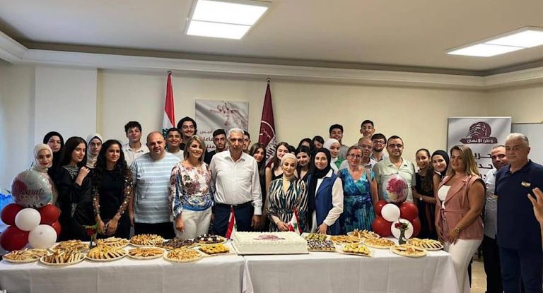 “مشروع وطن الإنسان” يكرّم طلاب القسم الثاني لنجاحهم ويعلن عن تحضير تعليمي لدخول الجامعات