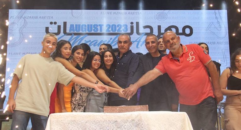 خاص-بالصور:بلدة المزاريب وعرستا تحيي مهرجانها السنوي ونانسي نصرالله تشعل الأجواء