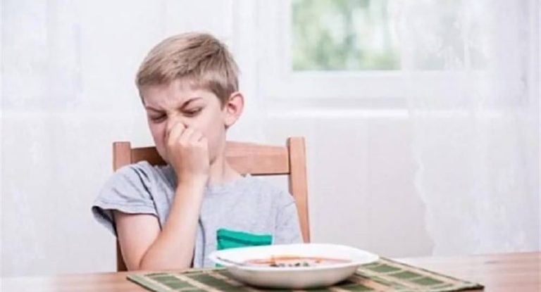 7 نصائح لمساعدة الطفل العنيد على تناول طعام صحي