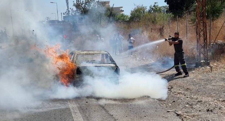 بالفيديو- إحتراق سيارة على أوتوستراد عمشيت