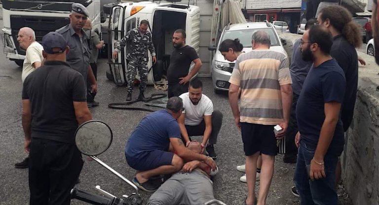 جريحٌ من “الحزب” بحالة خطيرة.. مصادر تكشف الجهة المسؤولة عن “شاحنة الكحالة”