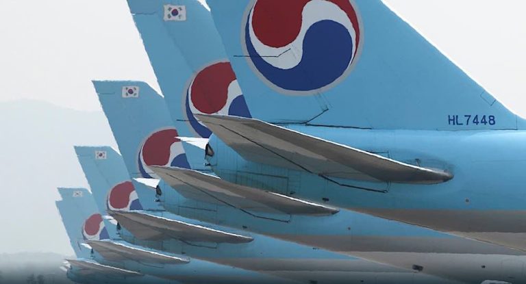 شركة طيران تطلب من المسافرين الوقوف على الميزان.. ما السبب؟