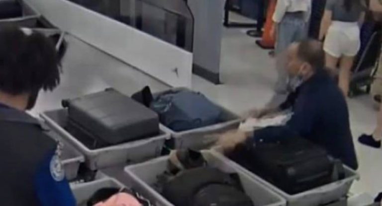 بالفيديو والصور-موظّفان في مطار يسرقان من حقائب يد الركّاب… ضبطتهما الكاميرا بالجرم المشهود