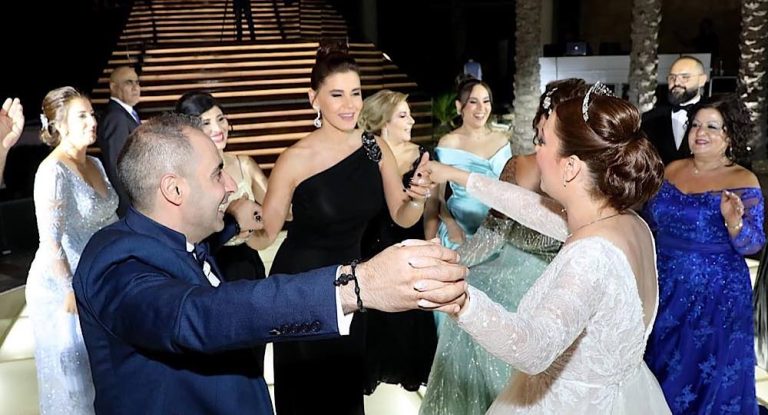 خاص-بالفيديو والصور : النائب ستريدا جعجع تراقص معاونها   في يوم زفافه!