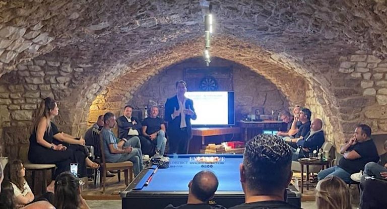 خاص-بالصور: لقاء في جبيل يناقش الفدرالية وتطبيقها في لبنان.