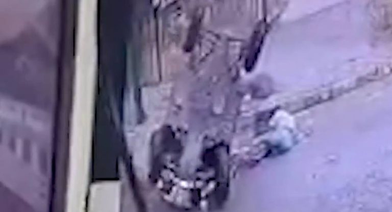 بالفيديو – شاهدوا الحادث المروّع الذي  خطف حياة نجل زين الأتات