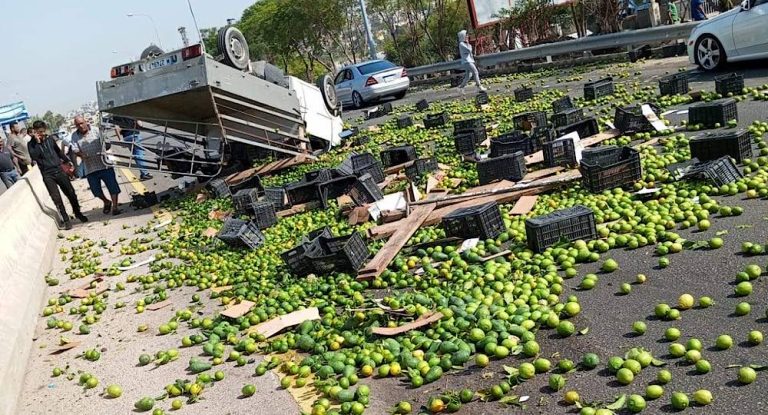 بالصور حادث سير مروّع يقفل الطريق