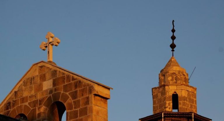 خاص-وقفة مسيحية -اسلامية في جبيل بعنوان «معاً نرفع الدعاء من أجل السلام»