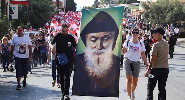 “طريق عنايا ما بدا بنزين”…أكبر مسيرة إيمانية وطنية من جبيل إلى عنايا