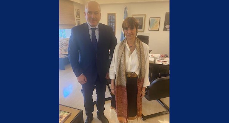 رئيس بلديّة جبيل يلتقي  سفيرة الارجنتين لدى لبنان ماريا فرجينيا