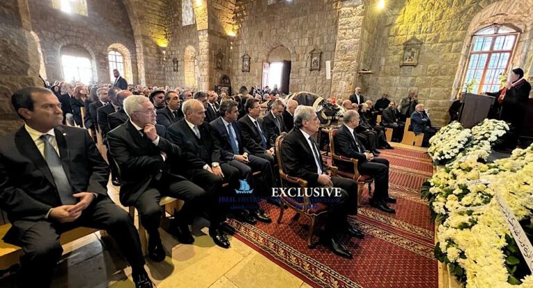 بالصور-إهمج ودعت والدة النائب سيمون أبي رميا في مأتمٍ رسمي.