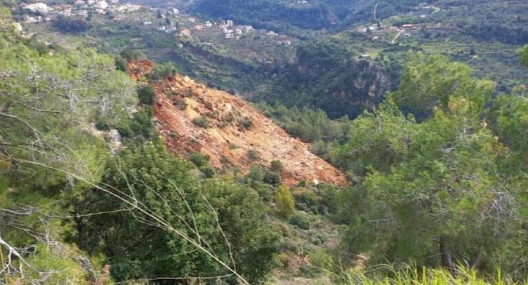 بالصور: جبلٌ في لبنان يزحل…