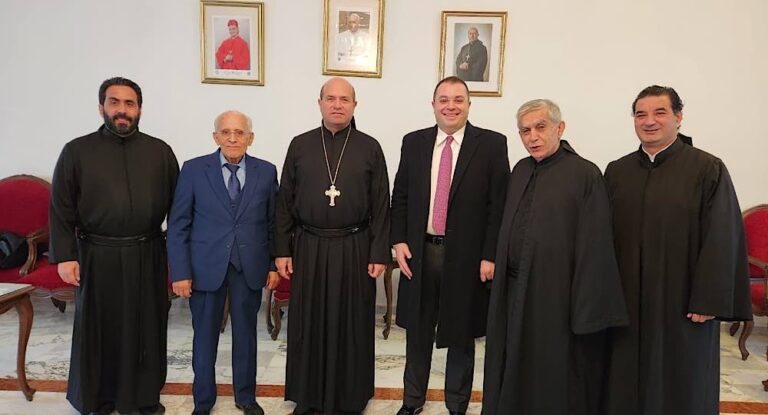 رئيس بلدية بلاط عبدو العتيق يزور المقر العام للرهبانية المارونية معايداً