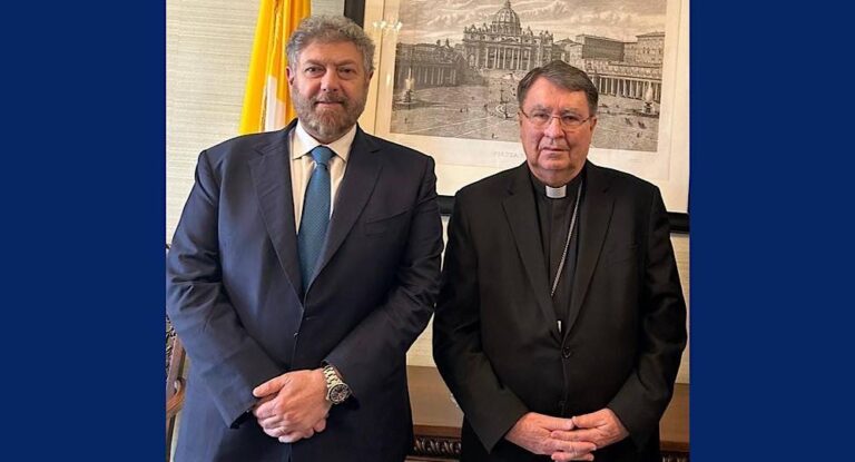 تحدّيات المنطقة ولبنان بالعمق في لقاء لافرام والسفير البابويّ في واشنطن