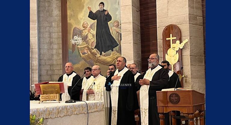 بالصور- النائب العام للرهبانية اللبنانية المارونية المدبر البروفسور جورج حبيقة يترأس قداس عيد مار مارون في عنايا