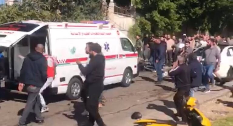 عاجل-بالفيديو .:مسيرة اسرائيلية تستهدف سيارة وسقوط 3 شهداء