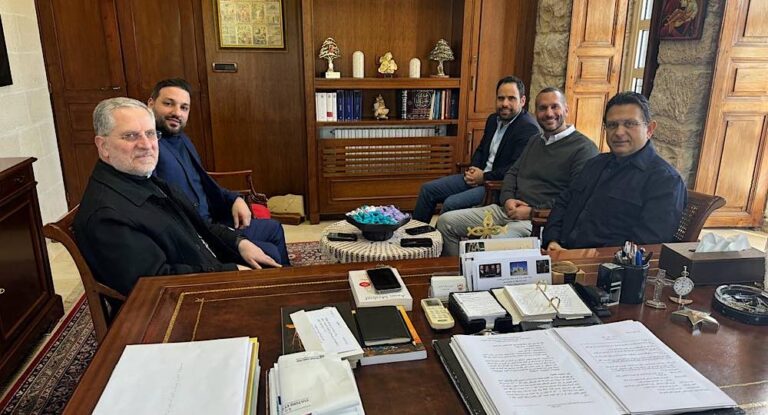 بالصورة-الخازن زار مطرانية جبيل مهنئاً بمناسبة عيد مار مارون