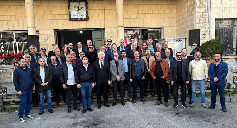 خاص-حضور هزيل…مخاتير جبيل لم تلب طلب رئيس الرابطة للمشاركة في الوقفة الإحتجاجية أمام السراي، فاستعان بأنصار حزبه