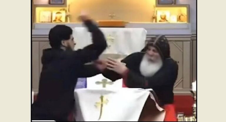 بالفيديو-محاولة طعن مطران بسكين على المذبح أمام المؤمنين