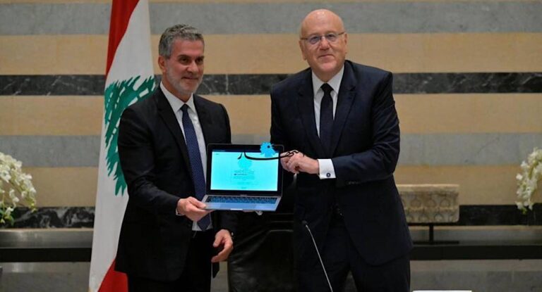 بالصور: نصار يستحضر الى السراي الحكومي رئيس الجمهورية الافتراضي