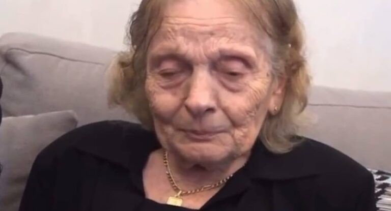 بالفيديو – بحرقة قلب.. والدة الشهيد باسكال تتحدث عنه وتعانق ثيابه