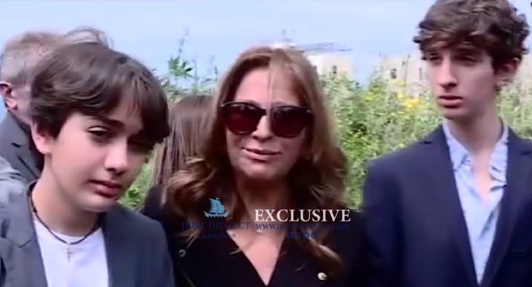 بالفيديو-زوجة الشهيد لحظة وصول جثمانه الى منسقية جبيل…الحمدالله رجعلي باسكال بس يا ريت رجع بغير طريقة