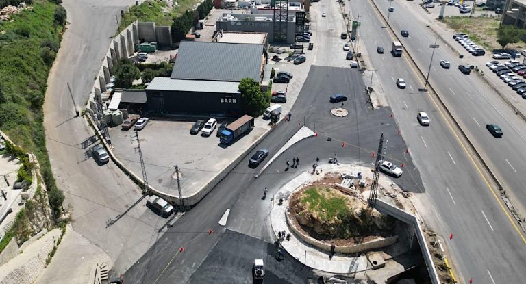 تزفيت الطريق غداً.. اليكم إرشادات بلدية بلاط