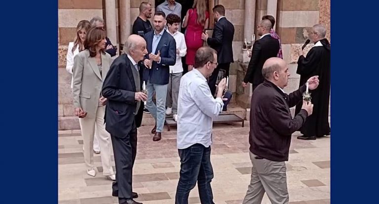 بالصور-جنبلاط يحتفل  بعمادة حفيدته