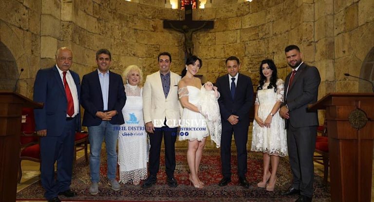 خاص-بالصور: إيلي الحواط وعقيلته يحتفلان بعمادة ابنتهما أدريانا بحضور حاكم مصرف لبنان في جبيل