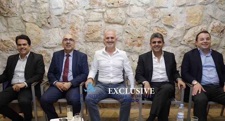 خاص-بالصور: الهيئة الادارية الجديدة لرابطة آل صليبا تتقبل التهاني في جبيل