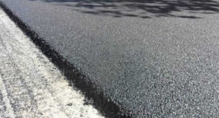 عودة الزفت إلى الطرقات… ومطالبة بمعالجة فواصل الجسور