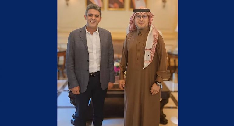 جلسة صباحية تجمع الحواط و سفير المملكة العربية السعودية وليد البخاري