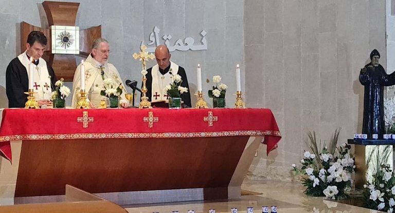 قداس في غرفين على نية والد القديس شربل المطران عون: التوأمة بين رعيتي غرفين وبقاعكفرا مناسبة لمزيد من النعم