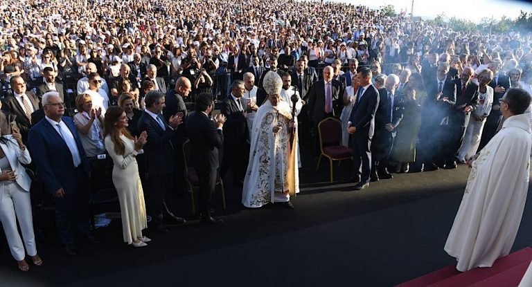 الراعي في قداس الشكر لاعلان قداسة البطريرك الدويهي في حضور سياسيين ووجوه اغترابية