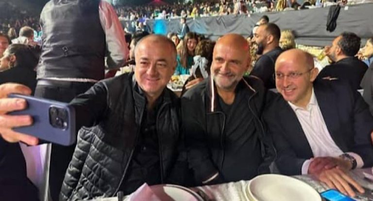 بالصورة:أول “سيلفي” خارج “التيار”