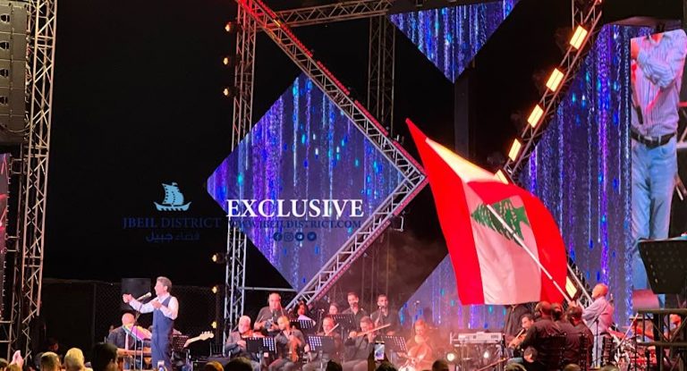 خاص-بالصور: الالاف شاركوا في الليلة الأولى من مهرجانات قرطبا السياحية