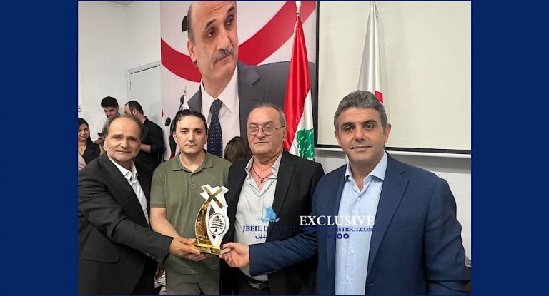 خاص-بالصور : مركز القوات في عمشيت يكرّم نخلة مرعي تقديرا لتضحياته في سبيل القضية والوطن