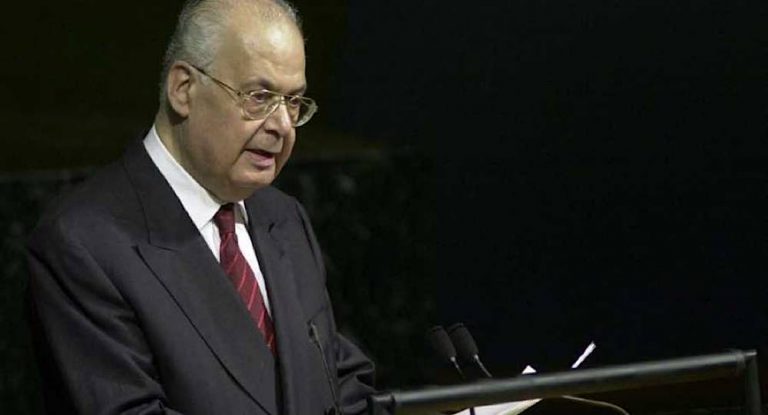 لبنان ينعى سليم الحص..”كبير من وطن الأرز لا يشبه إلا نفسه”